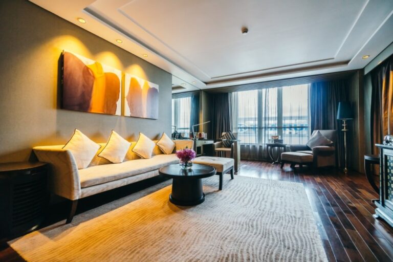 bangkok-thailand-august-12-2016-beautiful-luxury-living-room (1) (1)